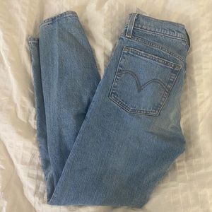 Levi’s wedgie jean size: 24